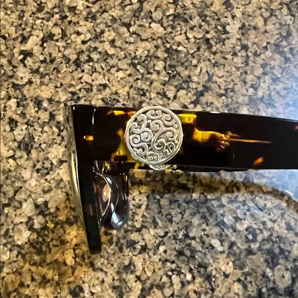 New Brighton Contempo Medallion Sunglasses - Picture 7 of 7